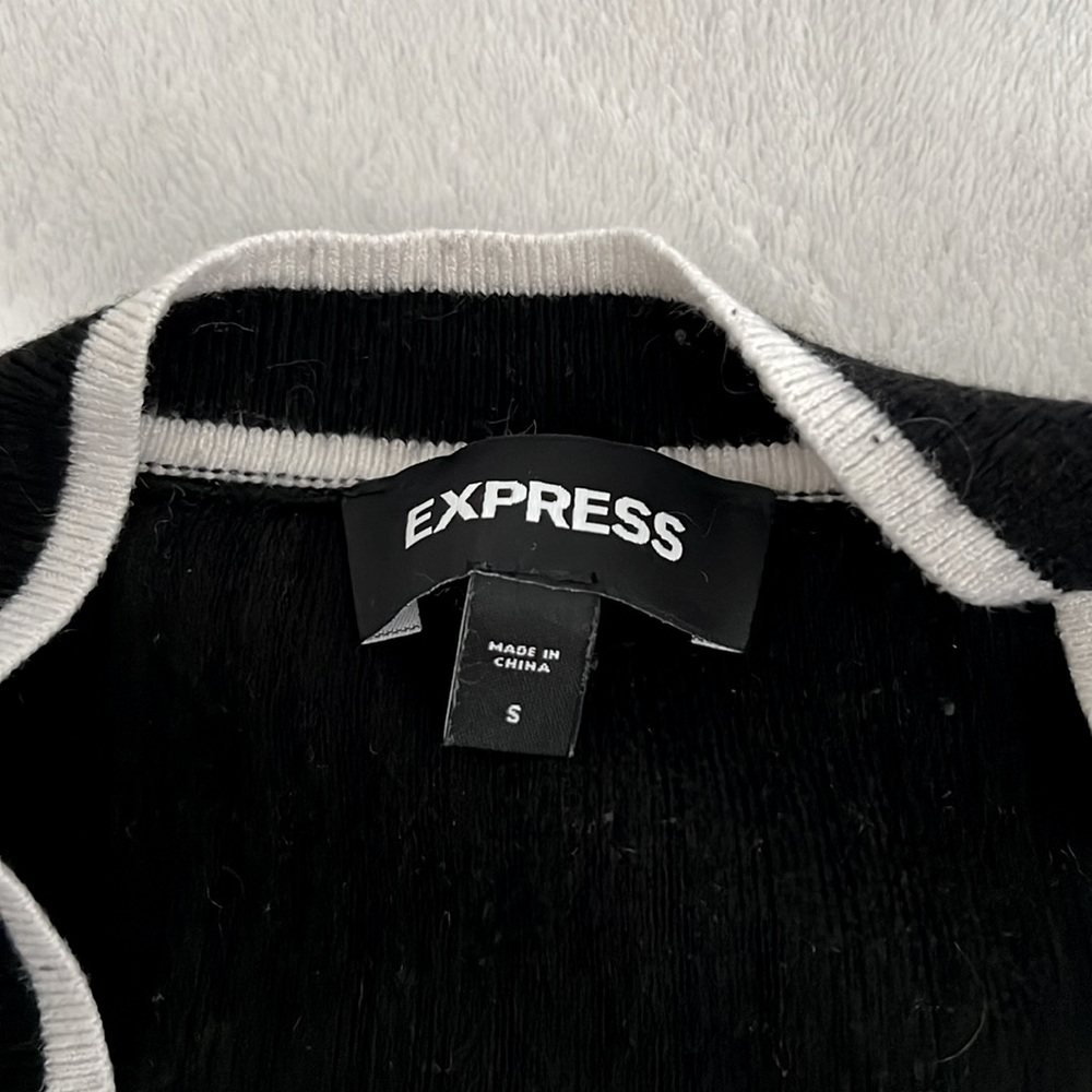 Express Black Ribbed Contrast Tipped Faux Button Sweater - Picture 3 of 4